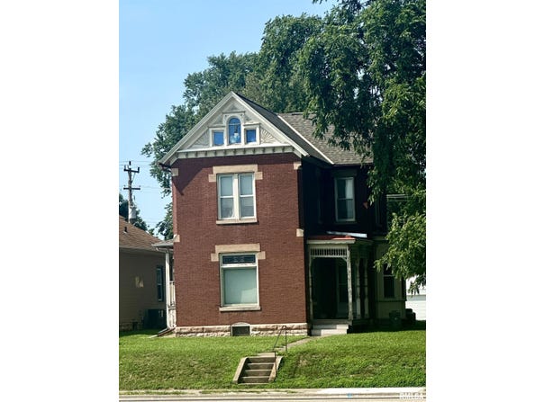 1529 BROADWAY Street, Quincy, IL 62301