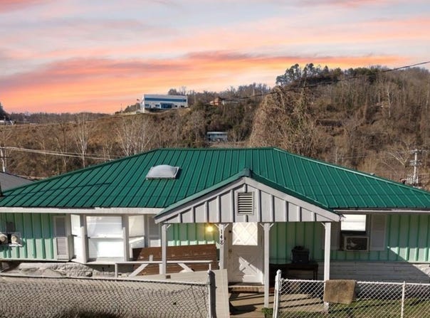 148 Combs, Hazard, KY 41701