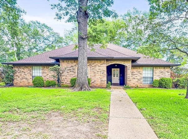 5904 Stoneleigh Drive, Tyler, TX 75703