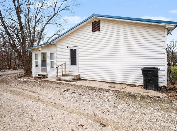 64 Mocking Bird Lane, Hawk Point, MO 63349