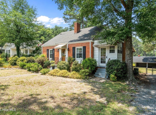 805 N Chestnut Street, Aberdeen, NC 28315