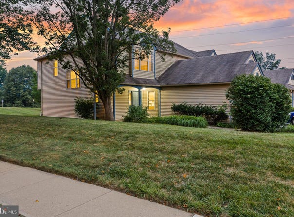 18 HAWTHORNE COURT, HAMILTON, NJ 08690