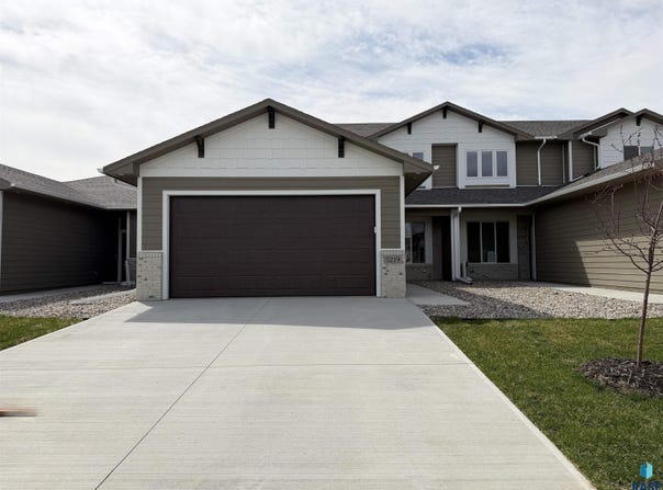 5219 E 67th St, Sioux Falls, SD 57108