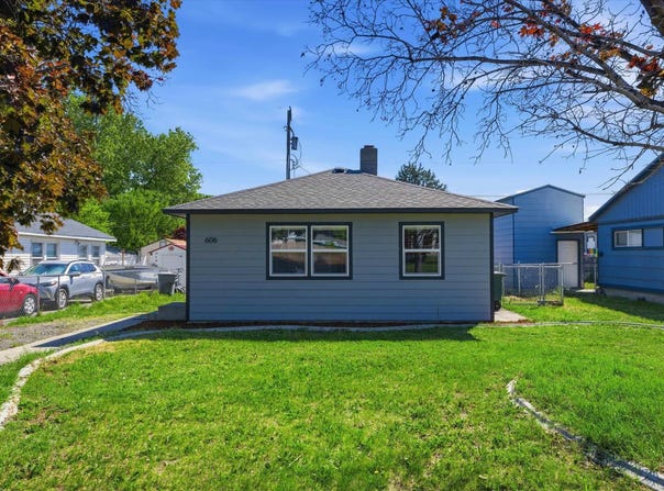 606 Wright Ave, Richland, WA 99352-4217