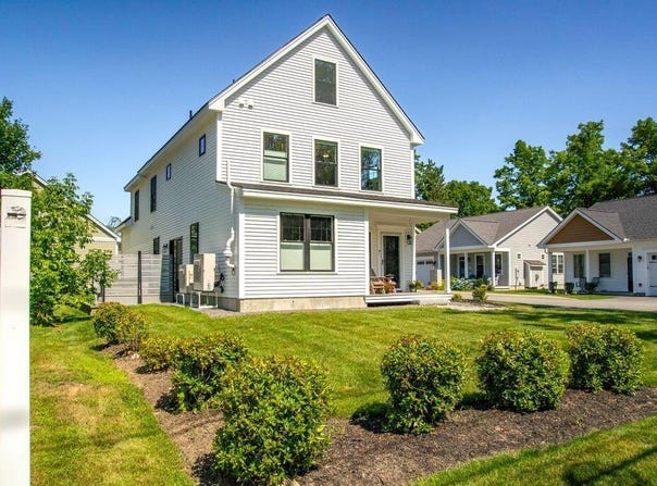 8 Fae Lane, Gorham, ME 04038
