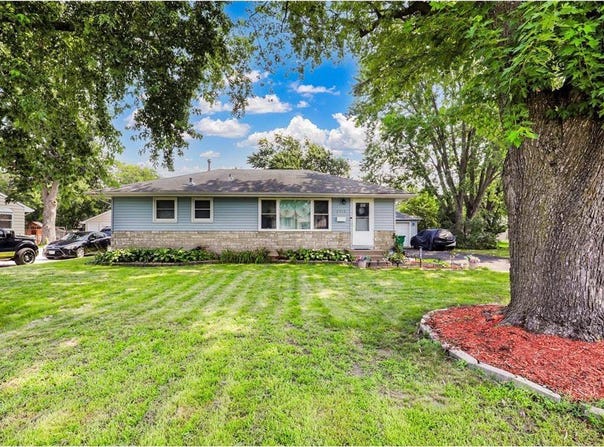 5918 Xerxes Avenue N, Brooklyn Center, MN 55430