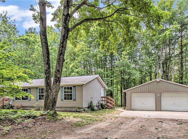 5833 W Mavis Road, Ludington, MI 49431