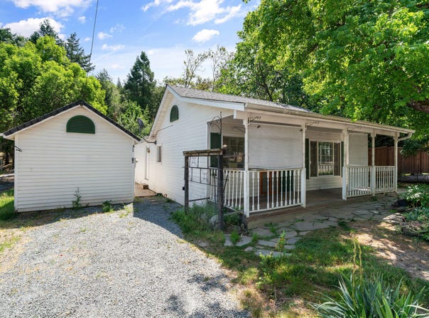 945 S Third Street, Jacksonville, OR 97530