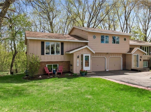 7451 Bittersweet Drive, Eden Prairie, MN 55344