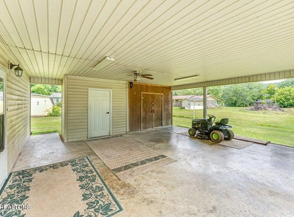 225 Spring St, Spring City, TN 37381