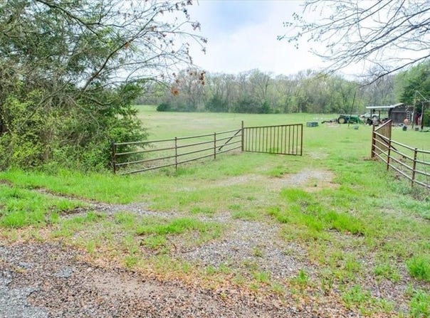 3602 Ward Neal Road, Bells, TX 75414