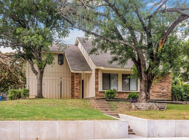 725 Holly Oak Drive, Lewisville, TX 75067