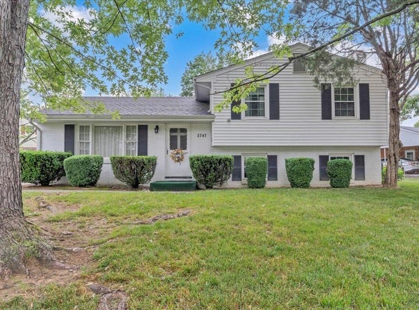 2747 Embassy Dr, Roanoke, VA 24019