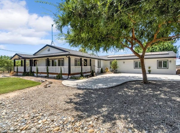 29 Newmark Avenue S, Sanger, CA 93657