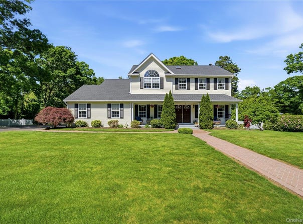 9 Ridgefield Drive, Shoreham, NY 11786