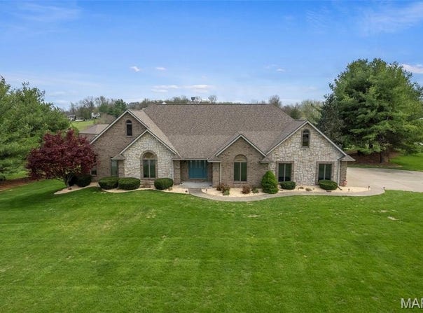 2305 Saint Andrews Courts, Jackson, MO 63755