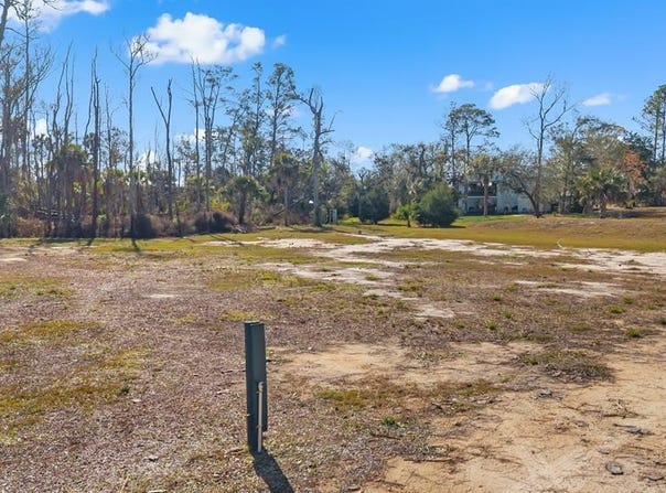 5 NE Seventh St, Steinhatchee, FL 32359