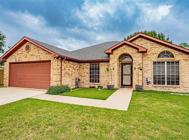 1228 Meadow Glen, Crowley, TX 76036