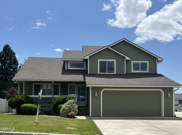 5002 Overbluff Dr, Yakima, WA 98901