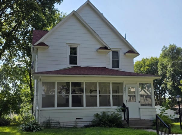 920 N Adams, MASON CITY, IA 50401