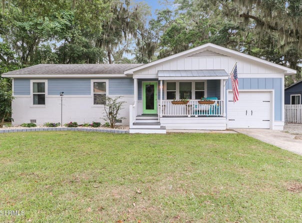 1617 Paris Avenue W, Port Royal, SC 29935