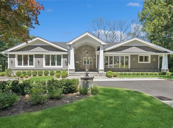 190 Mimosa Drive, East Hills, NY 11576