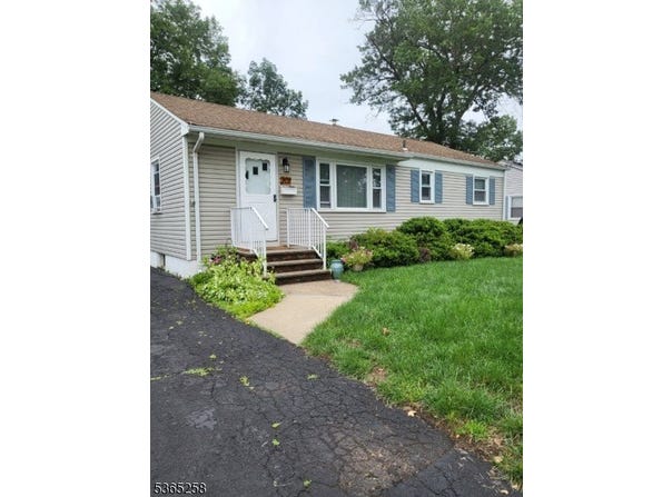 207 Charlotte Ave, South Bound Brook Boro, NJ 08880-1207