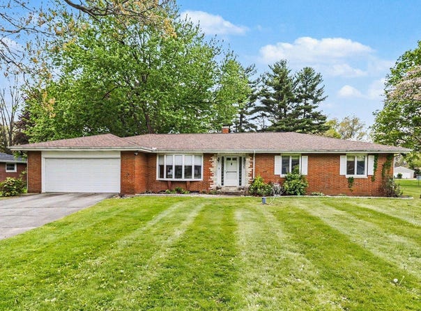52335 Scott Street, South Bend, IN 46637-2956