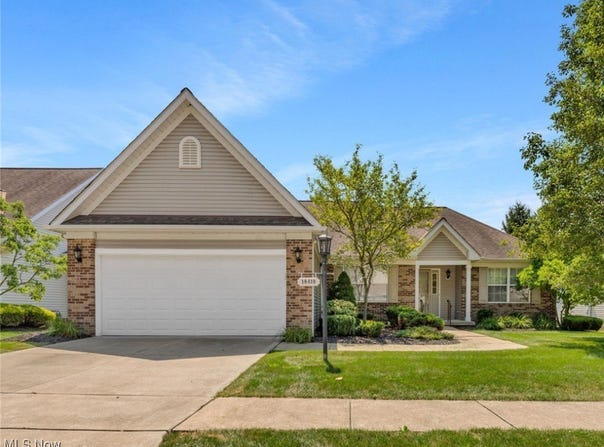 18419 N Winding Oak Drive, Middleburg Heights, OH 44130