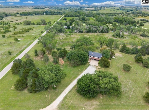 714 S Willison Rd, Hutchinson, KS 67501