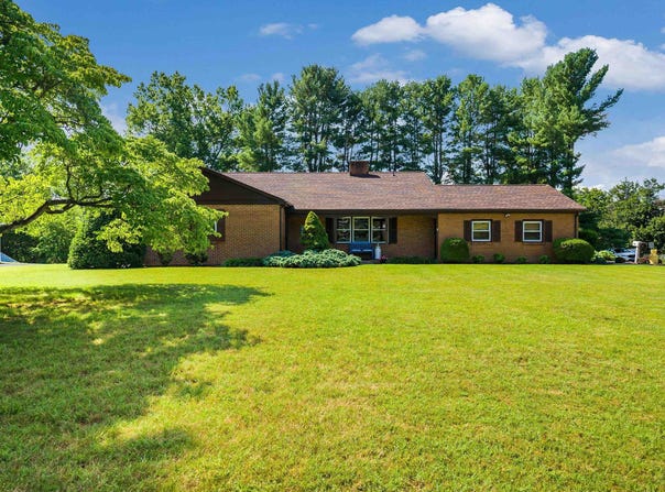 636 ROSSER AVE, WAYNESBORO, VA 22980