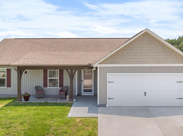 137 Storm Lane, Jacksboro, TN 37757