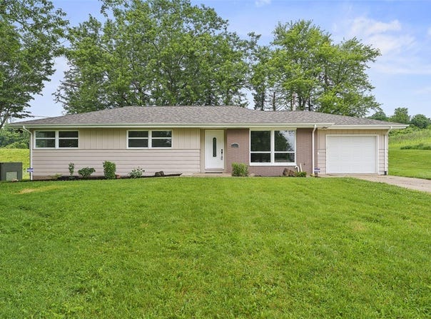 2504 Rt 66, Delmont, PA 15626