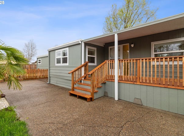 570 N 10th St, Cornelius, OR 97113