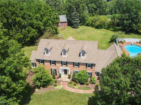 1405 Foxchase Drive, Akron, OH 44333