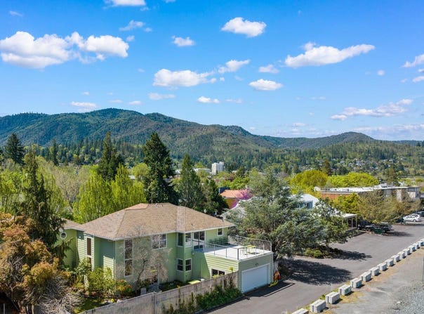 621 A Street, Ashland, OR 97520