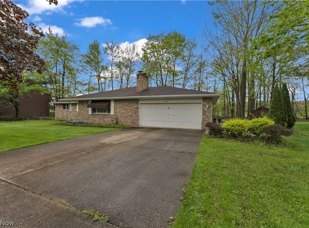 306 S Colonial Drive, Cortland, OH 44410