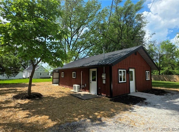 205 S Maple St, Versailles, MO 65084