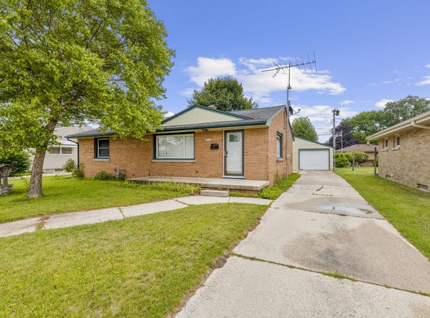2903 Wedemeyer St, Sheboygan, WI 53081