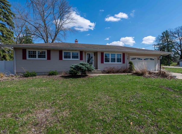 1018 Tee, DIXON, IL 61021