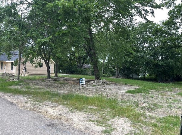 130 S Manson Street, Wolfe City, TX 75496