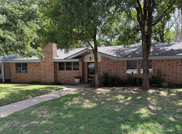 504 Austin Drive, Mineral Wells, TX 76067