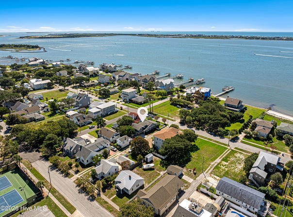 1502 Shackleford Street, Morehead City, NC 28557