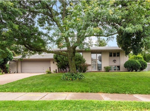 8717 49th Avenue N, New Hope, MN 55428