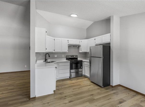 1570 Wheelock Lane, Saint Paul, MN 55117