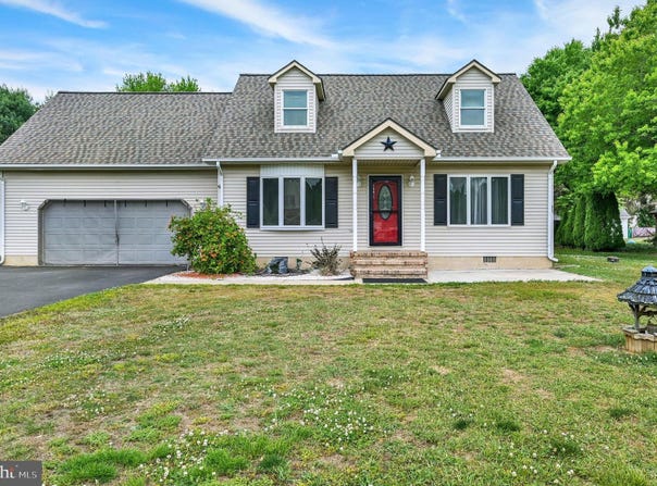 13 SPRINGWOOD Drive, DOVER, DE 19904