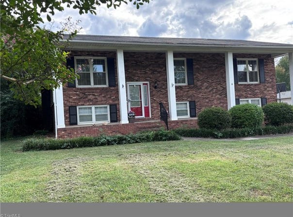 1024 KELWYN Lane, Lewisville, NC 27023