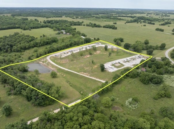 112 E Dade 22, Arcola, MO 65603