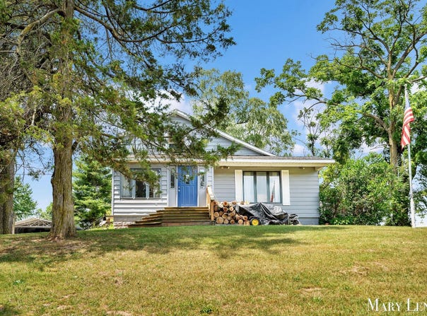 5537 Bristol Avenue NW, Comstock Park, MI 49321