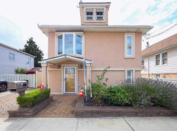 139 Hurlbert Street, Staten  Island, NY 10305